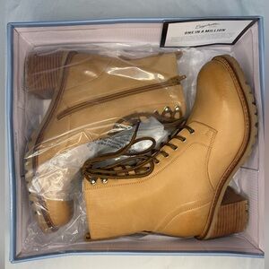 Seychelles Irresistible tan leather lace-up ankle combat boots Women’s New w/box